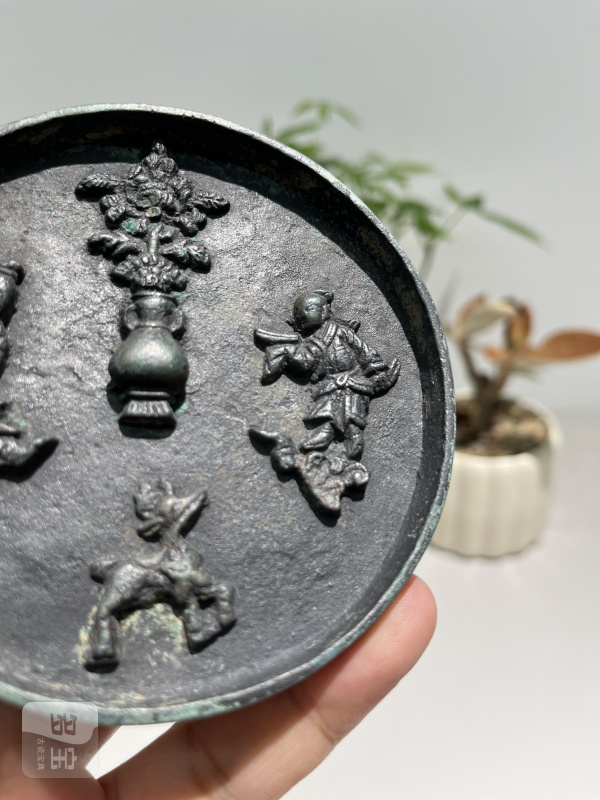 明 宝瓶钮仙人献宝纹镜 - 图4